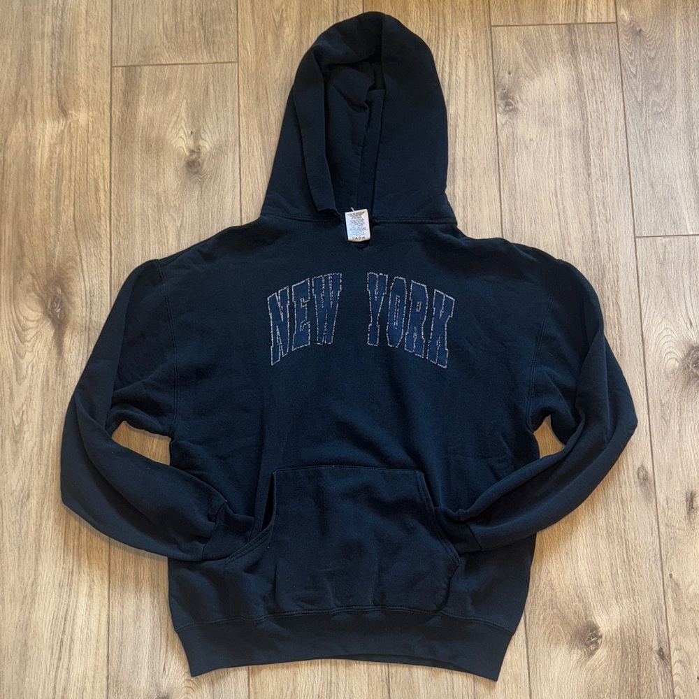 JERZEE Black Raw Hem Neck Well Worn Comfortable New York Logo Hoodie Sweatshirt